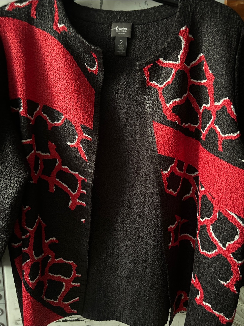 Travelers Collection by Chico’s Size 2 Black Red Textured Open Front Jacket - Picture 3 of 3